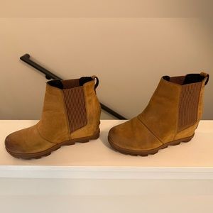 Sorel Joan of Artic Wedge Bootie - Tan (gently used)